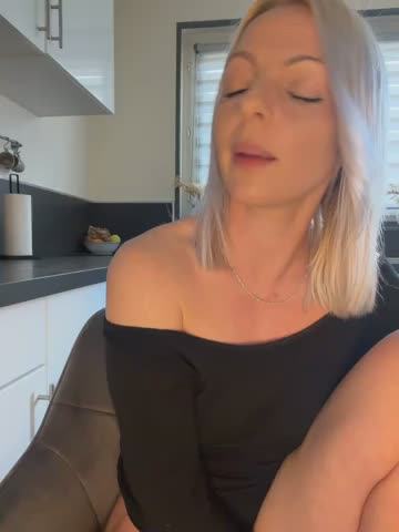 lilietseb02 Cam Model Chat March 7, 2026