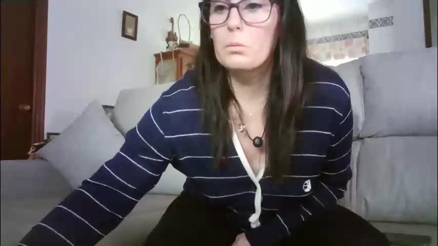 lolahueso Cam Model Chat March 8, 2026