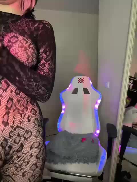 Honey_buns Cam Model Chat March 9, 2026