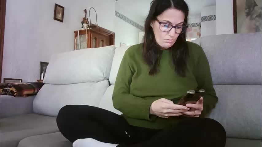 lolahueso Cam Model Chat March 10, 2026