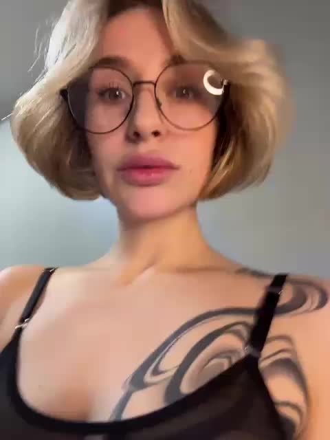 QueenKing Cam Model Chat March 11, 2026