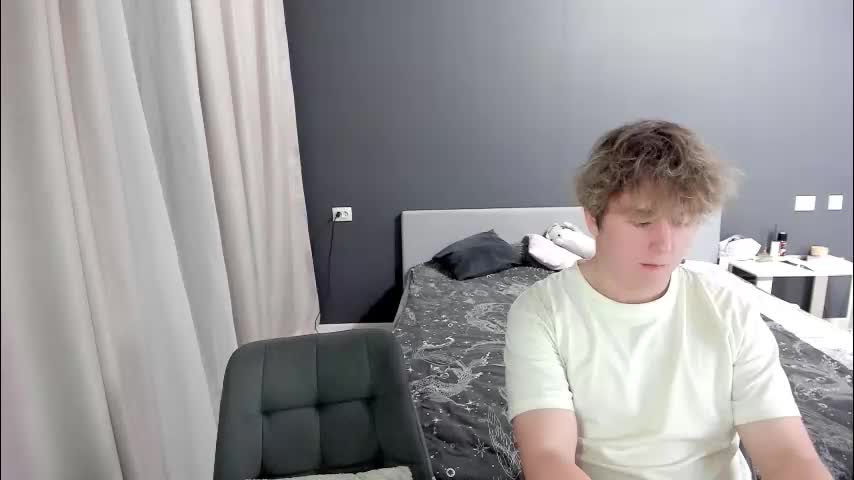 ariel_rouse Cam Model Chat March 12, 2026