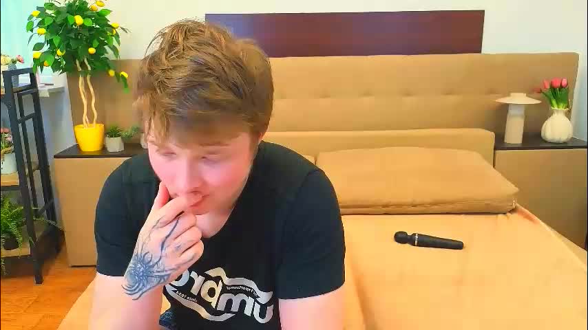 ollistiw Cam Model Chat March 13, 2026