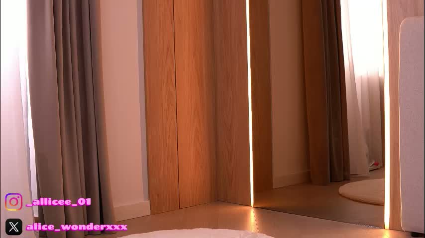 vanessasimon Cam Model Chat March 15, 2026