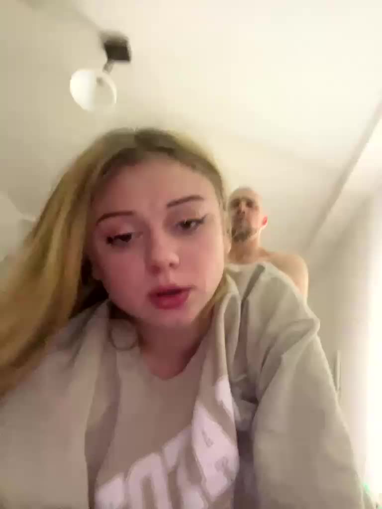 VixyVee Cam Model Chat March 16, 2026