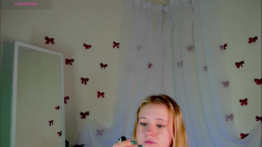 emilyhewell Cam Model Chat March 16, 2026