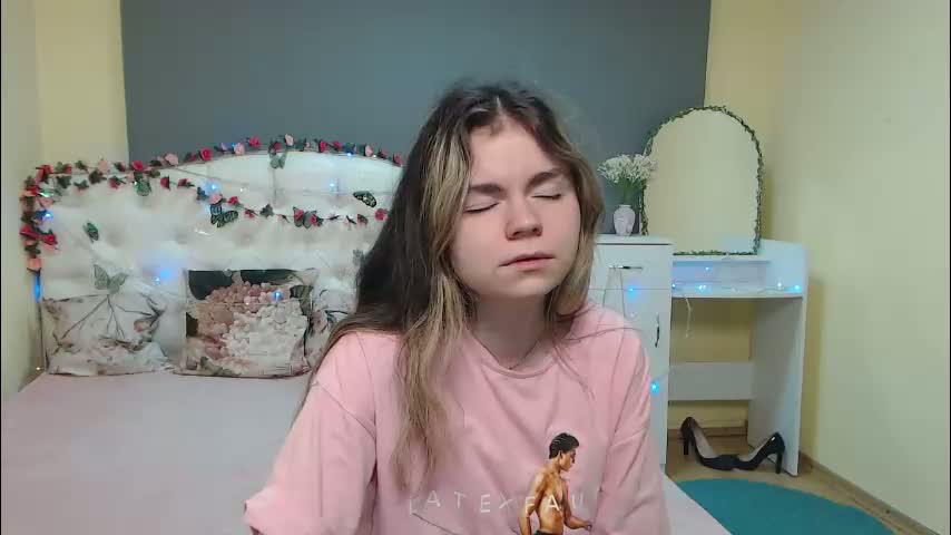 rrtinaredly Cam Model Chat March 16, 2026