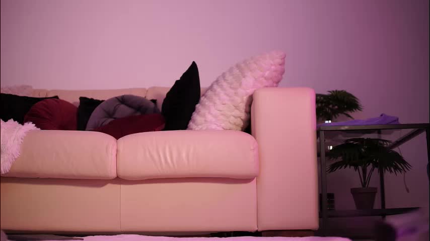 giainked Cam Model Chat March 18, 2026