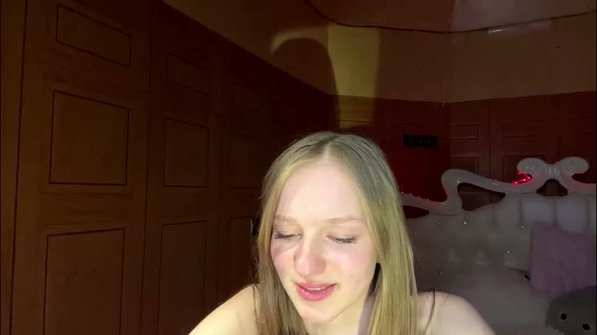 doreathagustave Cam Model Chat March 18, 2026