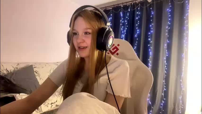 kayceefroehner Cam Model Chat March 18, 2026