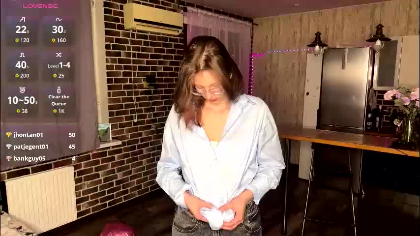 minmee Cam Model Chat March 18, 2026