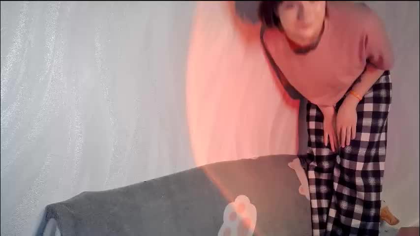 uwujudyosas Cam Model Chat March 18, 2026