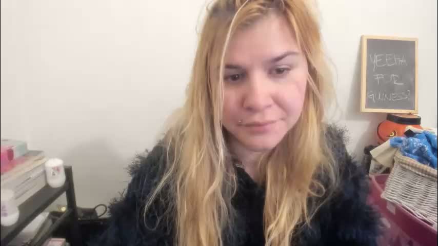 artsyandcraftsy_ Cam Model Chat March 22, 2026
