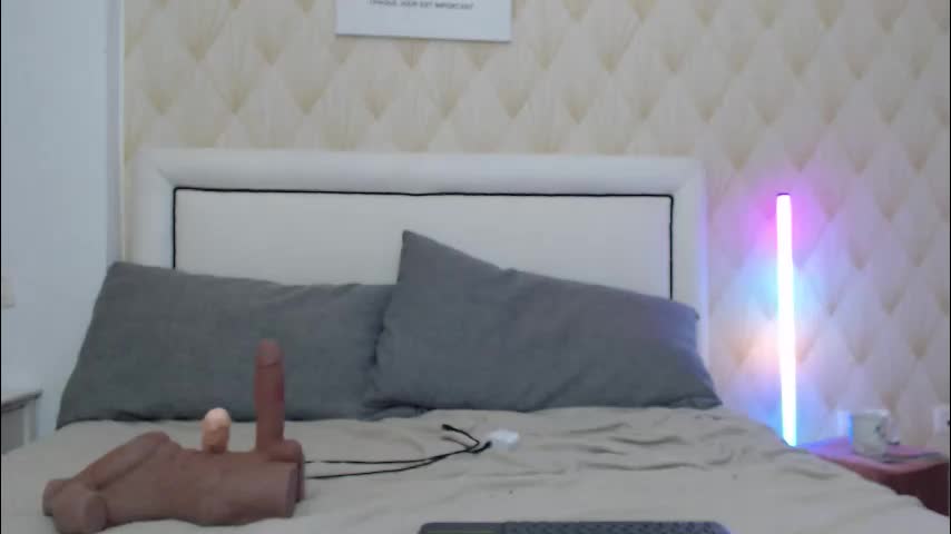 redheadxxl Cam Model Chat March 22, 2026