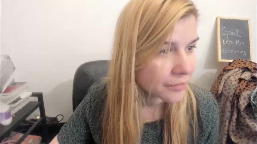 artsyandcraftsy_ Cam Model Chat March 22, 2026