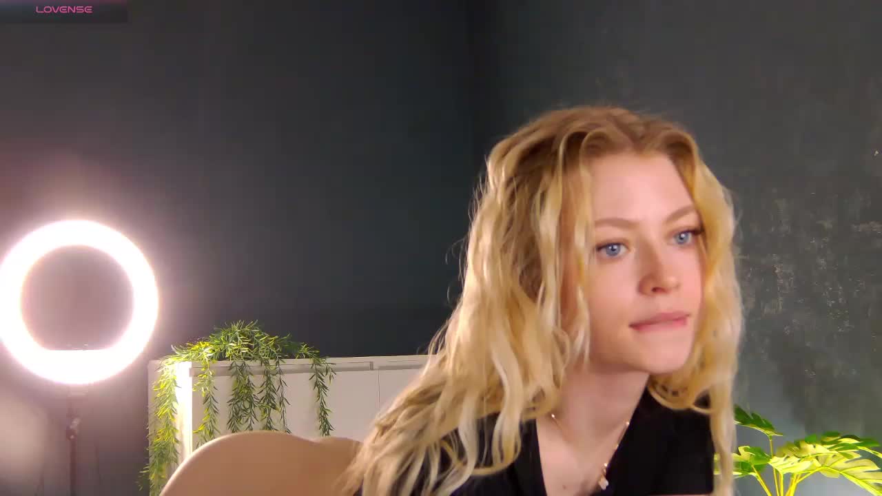 -mozaly- Cam Model Chat March 22, 2026