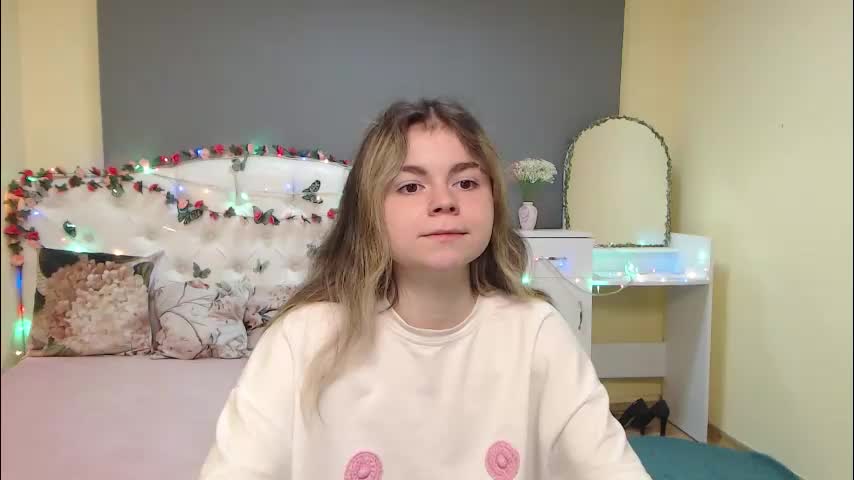 rrtinaredly Cam Model Chat March 23, 2026