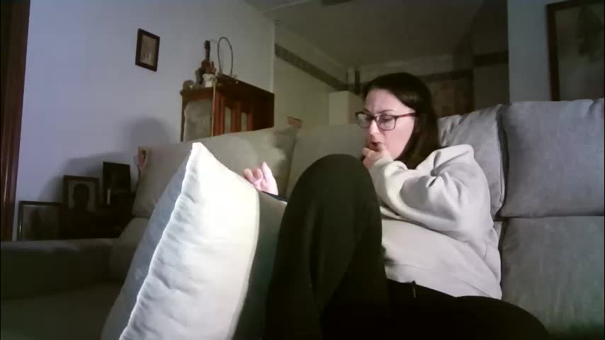 lolahueso Cam Model Chat March 24, 2026