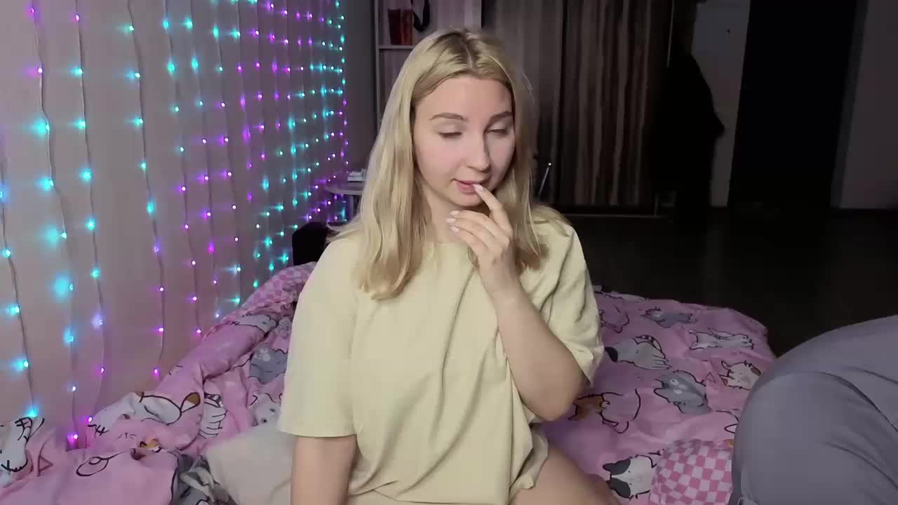 llolilove Cam Model Chat March 24, 2026