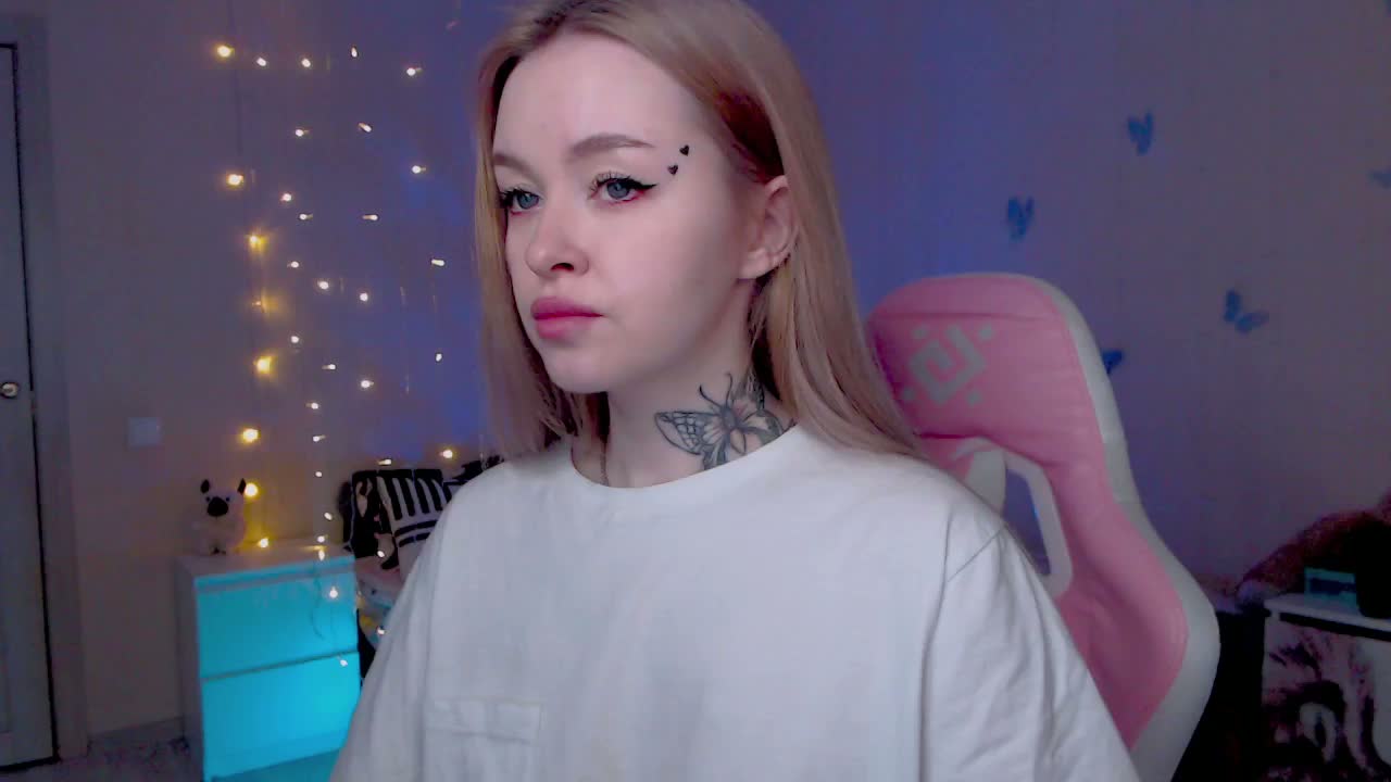 NaughtyMable Cam Model Chat March 25, 2026