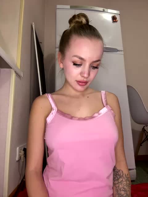 Darina_Royce_ Cam Model Chat March 25, 2026