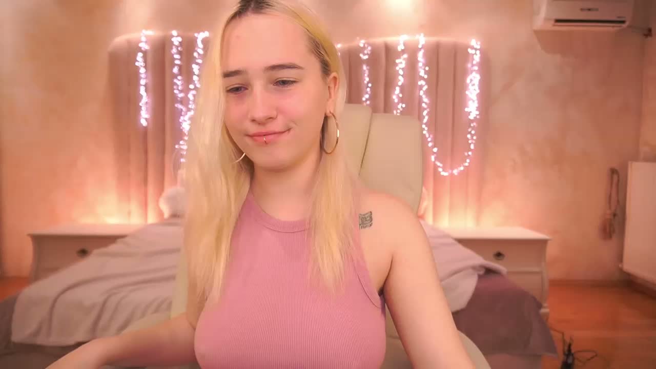 LilElfie Cam Model Chat March 26, 2026