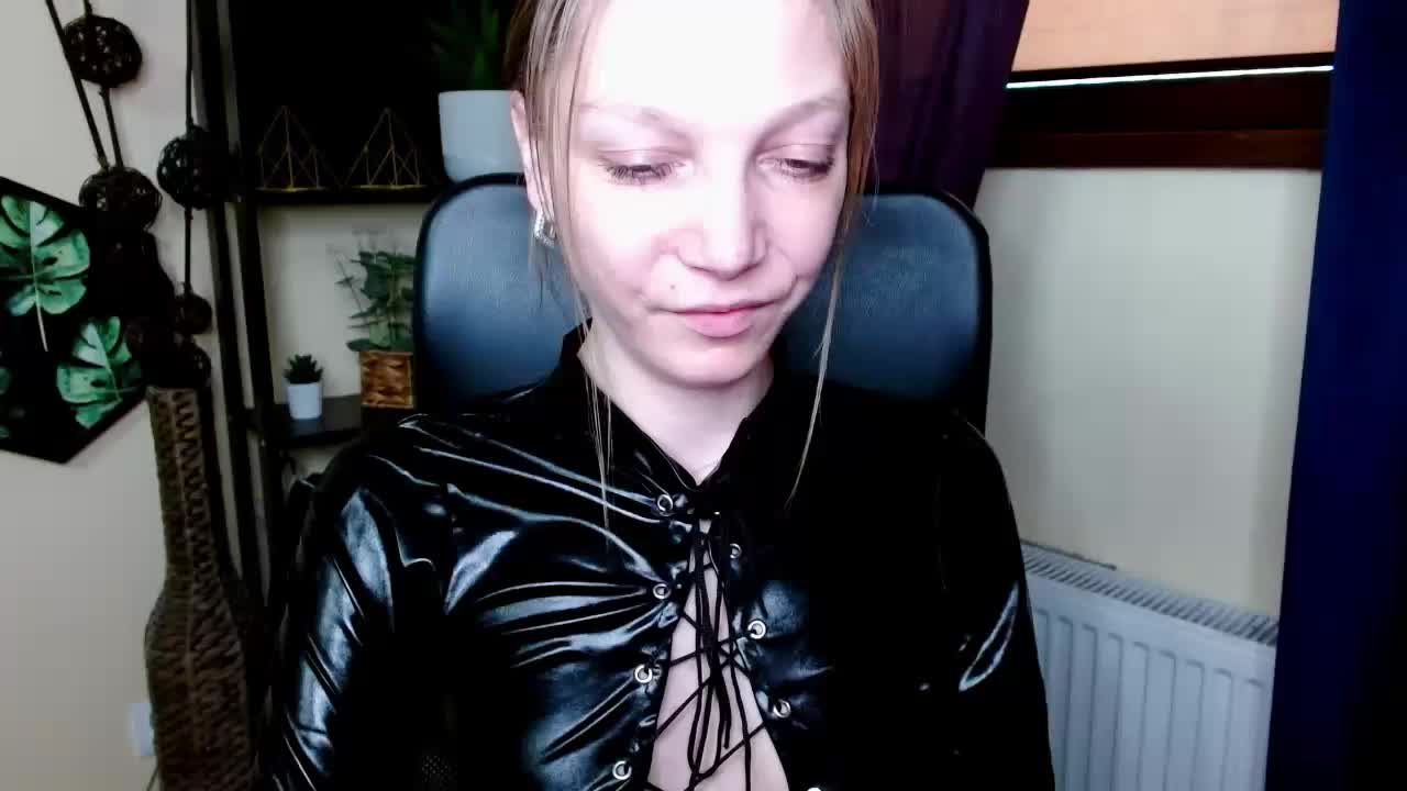 EmillyExtasy Cam Model Chat March 28, 2026