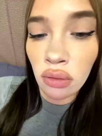 Glossmixdoll Cam Model Chat March 31, 2026