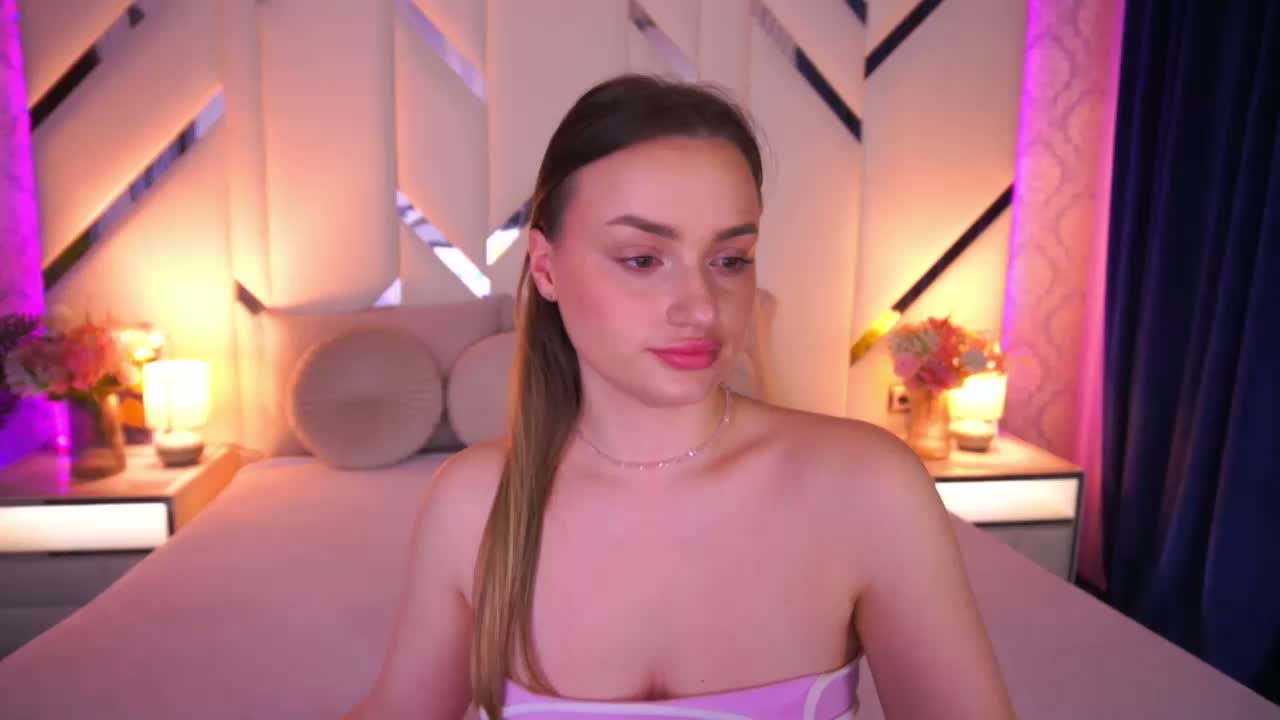 FloraGreys Cam Model Chat April 1, 2026