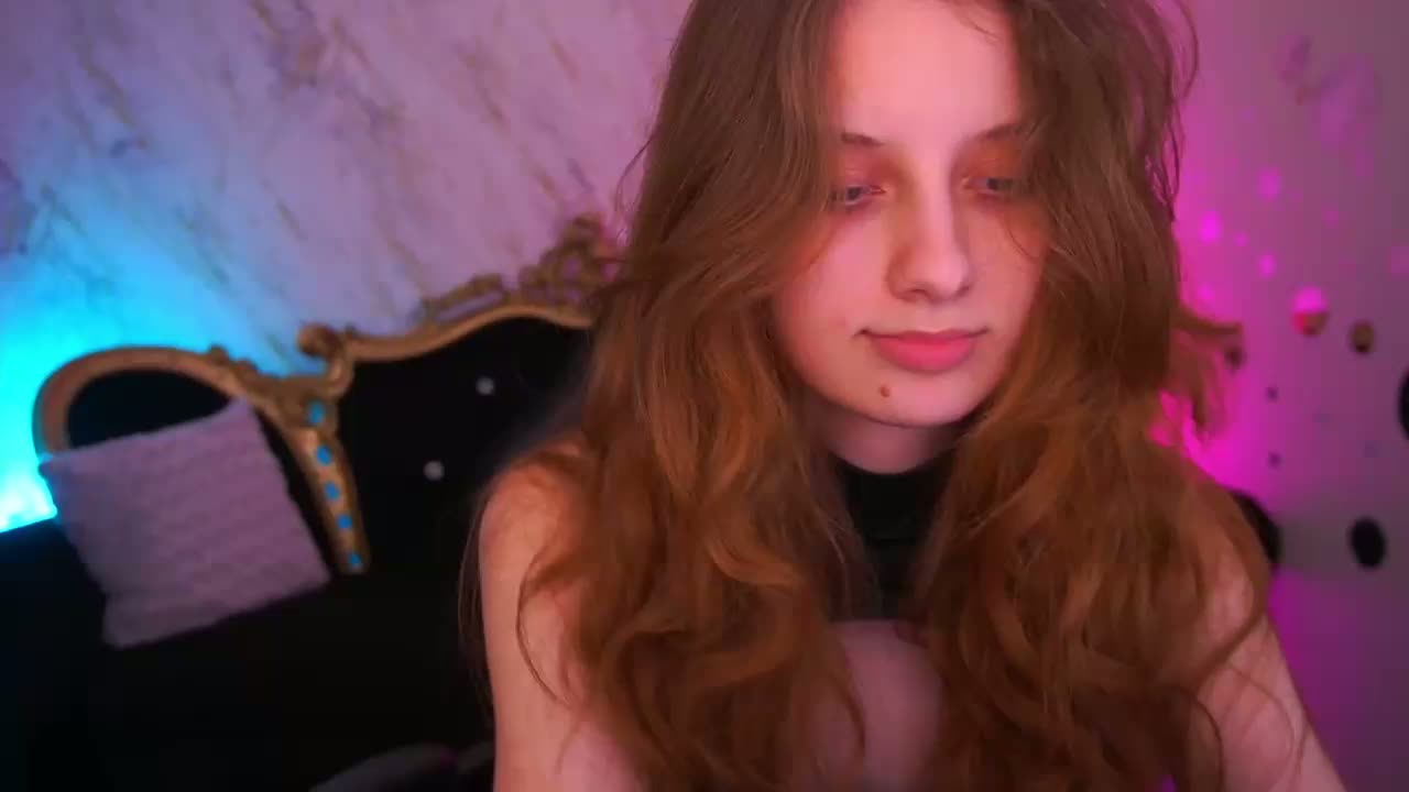 CuteeFoxy Cam Model Chat April 1, 2026