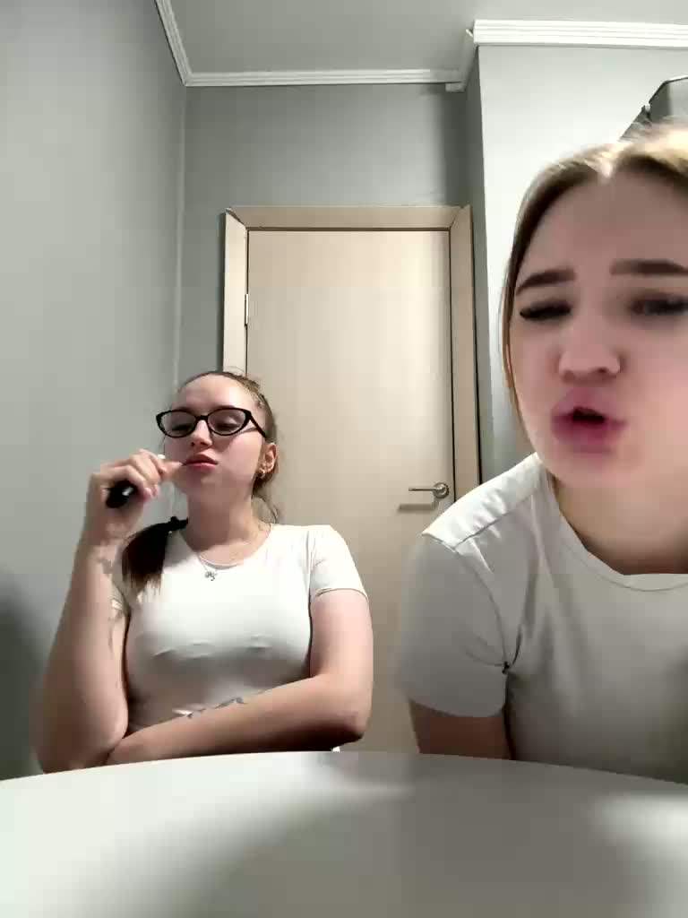 Kira_Sofia Cam Model Chat April 1, 2026
