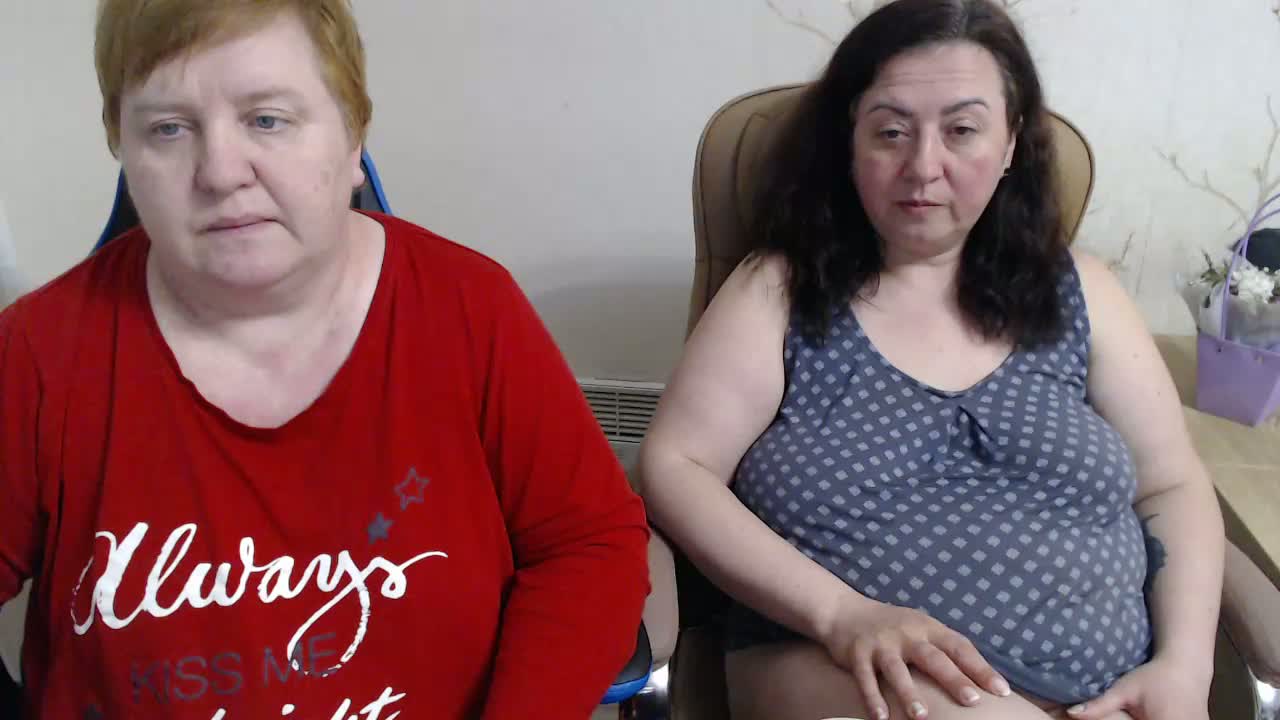 XMollyJaneEX Cam Model Chat April 1, 2026