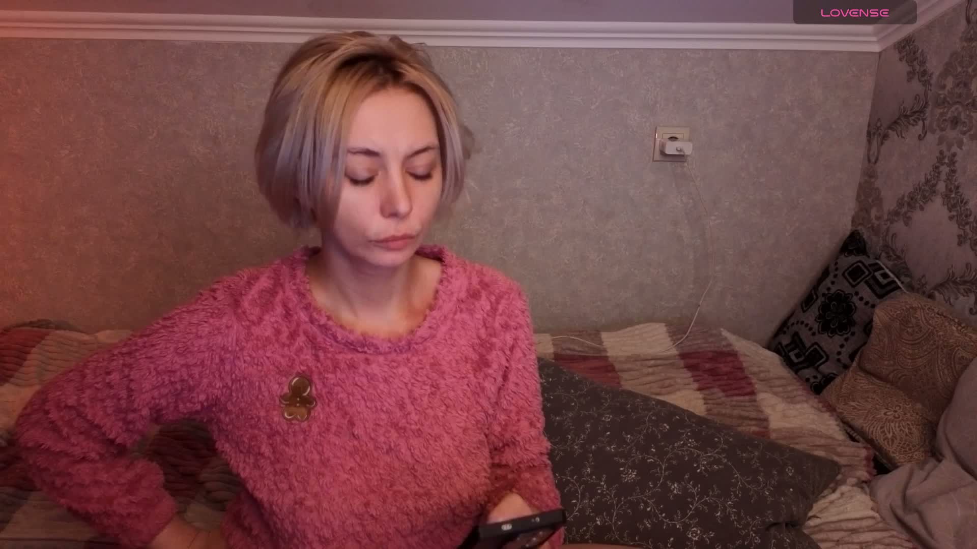 BlondIce Cam Model Chat April 1, 2026