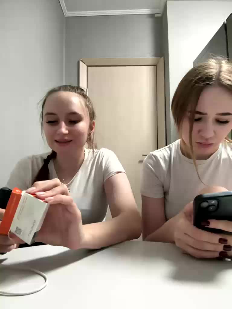Kira_Sofia Cam Model Chat April 1, 2026