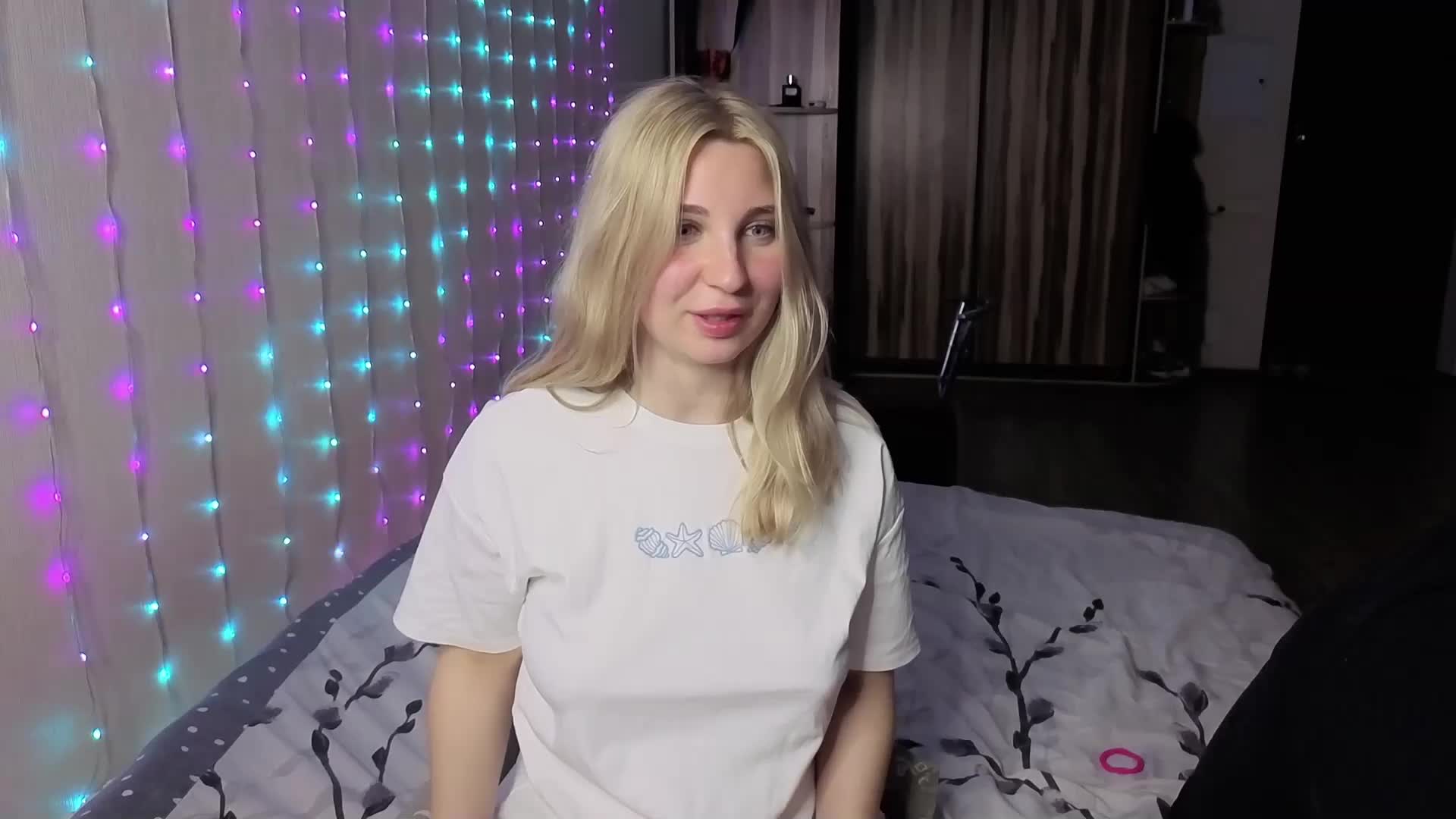 llolilove Cam Model Chat April 2, 2026