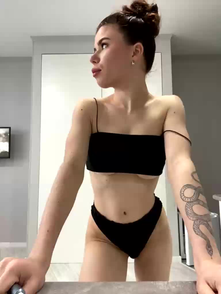 Room_of_love Cam Model Chat April 3, 2026