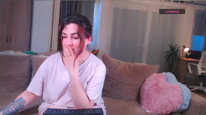 Caroline1995 Cam Model Chat April 3, 2026