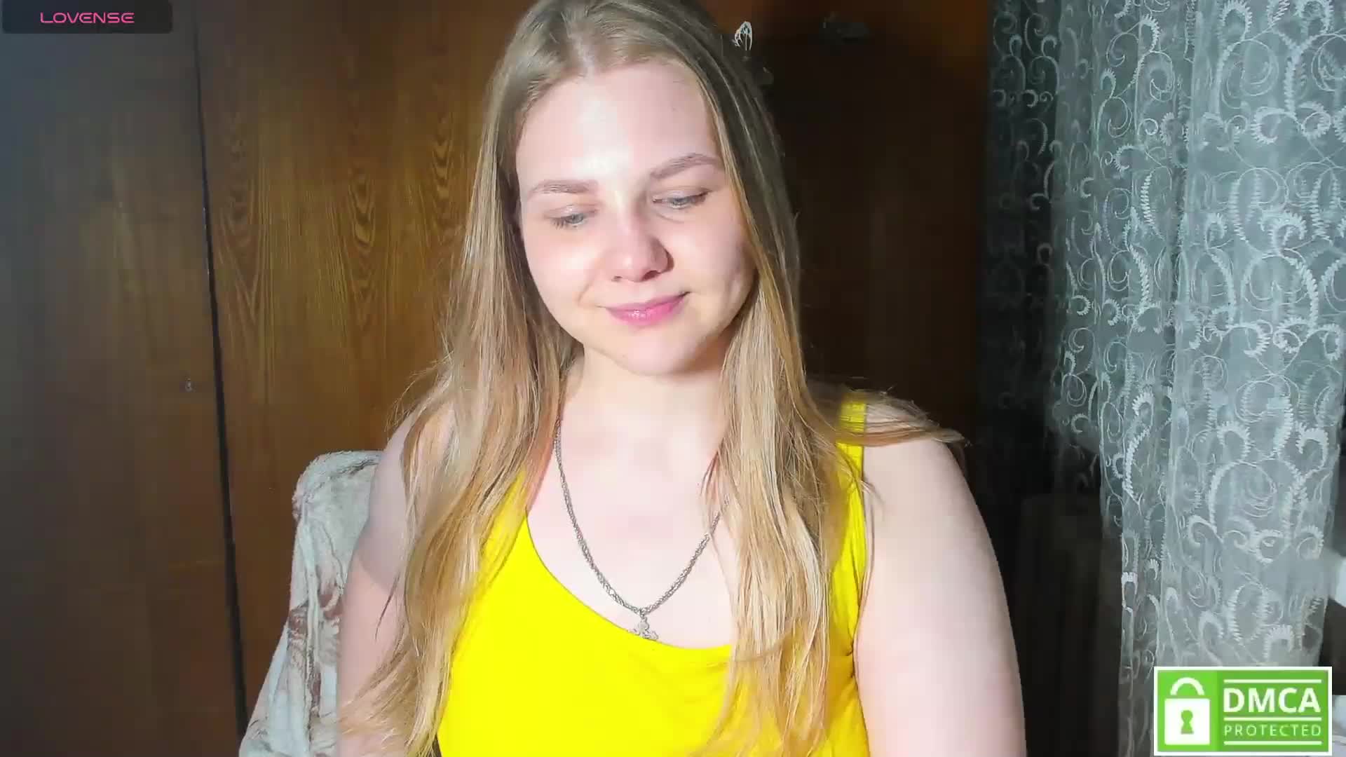 Emma-Frizea Cam Model Chat April 3, 2026