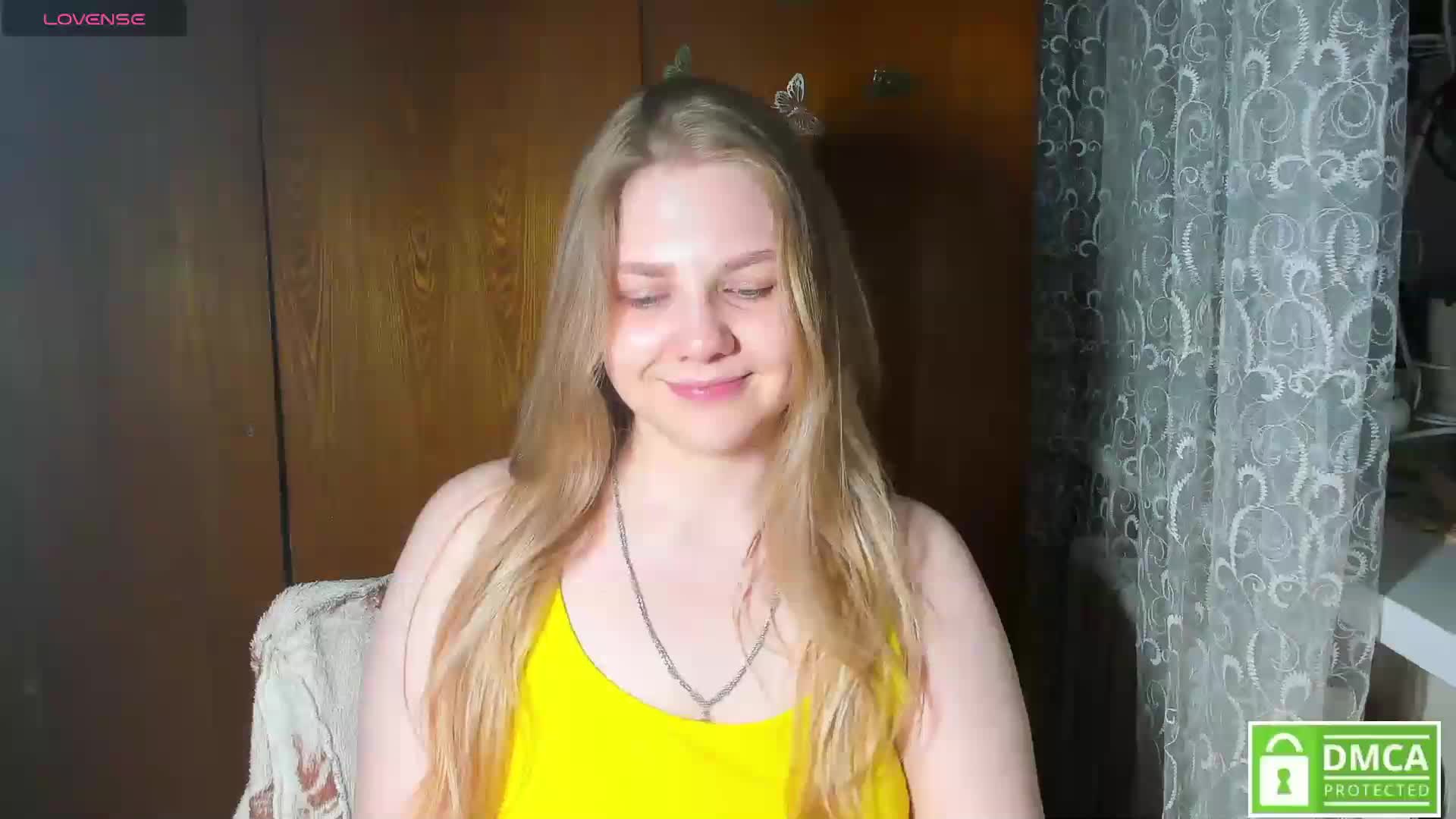 Emma-Frizea Cam Model Chat April 3, 2026