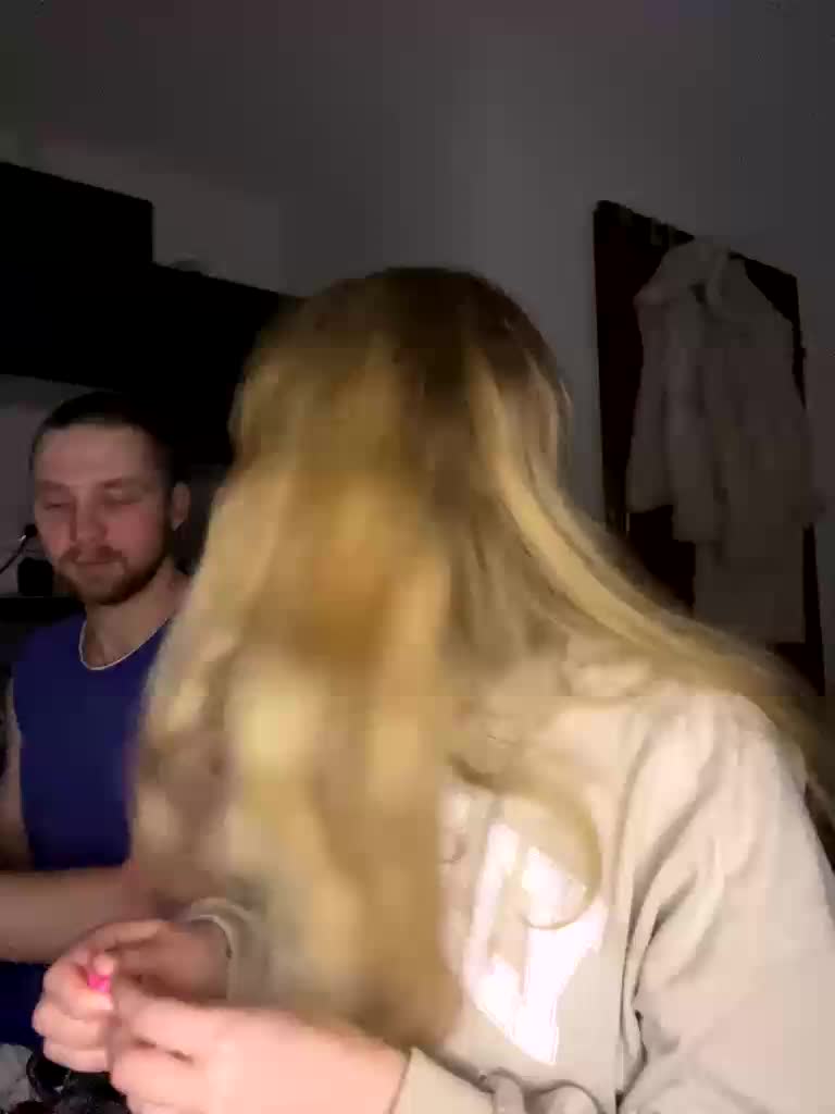 VixyVee Cam Model Chat April 3, 2026