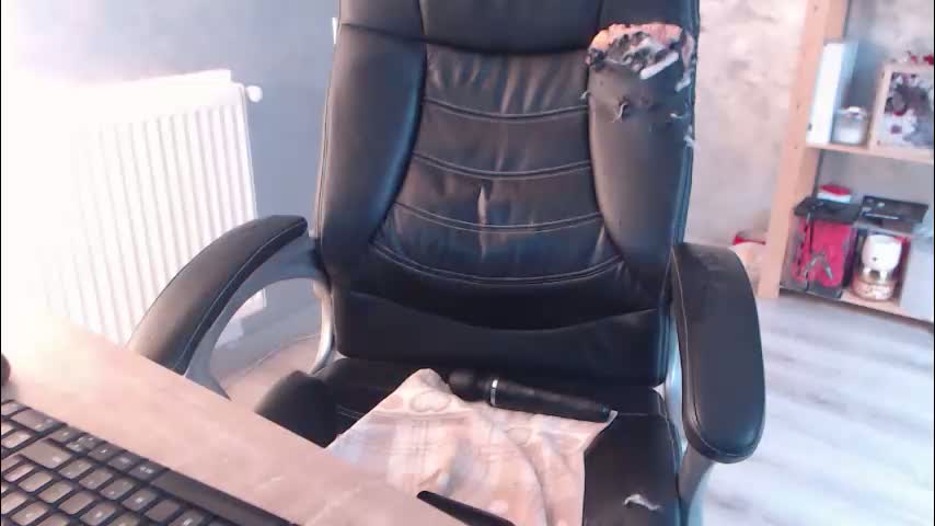 bella_miax Cam Model Chat April 5, 2026