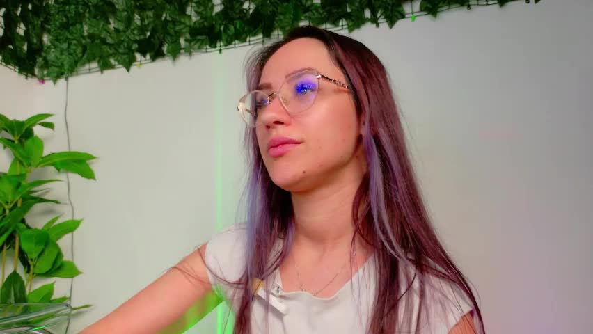nicoleirisxxx Cam Model Chat April 5, 2026