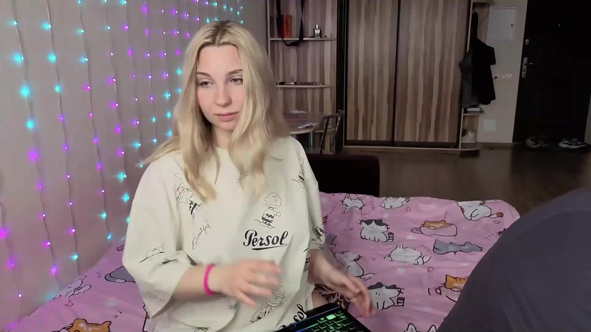 llolilove Cam Model Chat April 6, 2026