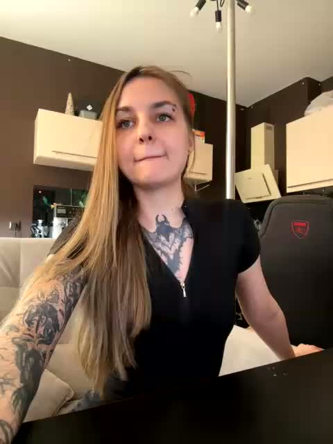 KrisVXN Cam Model Chat April 7, 2026