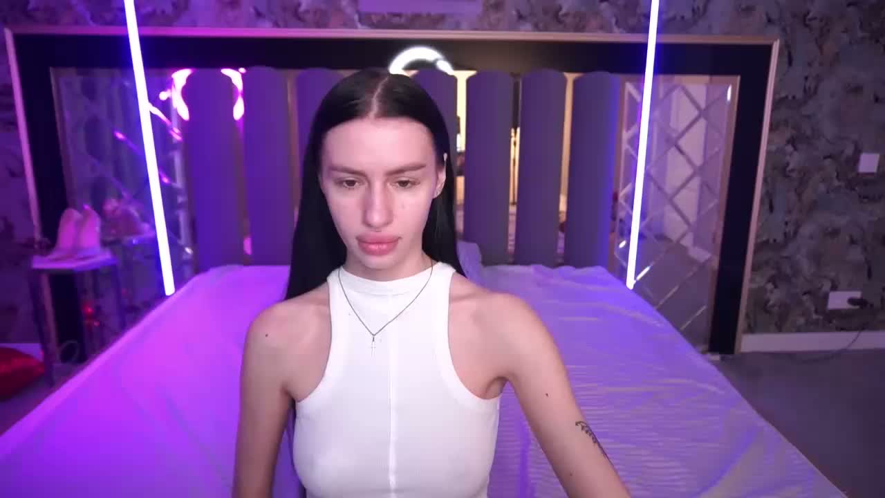 SnowWhiteee Cam Model Chat April 7, 2026