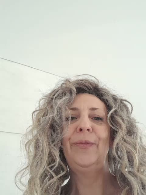 mery8poppins Cam Model Chat April 7, 2026