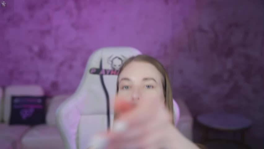 bright_diamonds_054 Cam Model Chat April 7, 2026