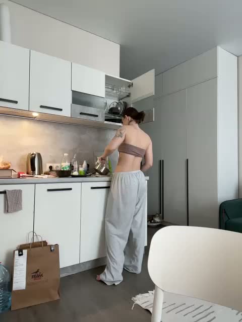 v_-_-_v Cam Model Chat April 7, 2026