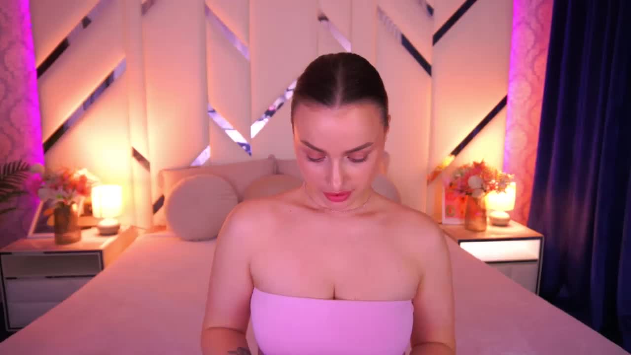 FloraGreys Cam Model Chat April 7, 2026