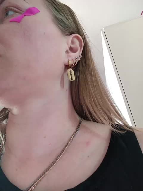 Ne_Zabudka Cam Model Chat April 8, 2026